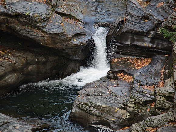 Tiny waterfall, Schoharie Creek