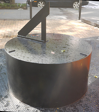 Sundial, Gracie Mews Plaza