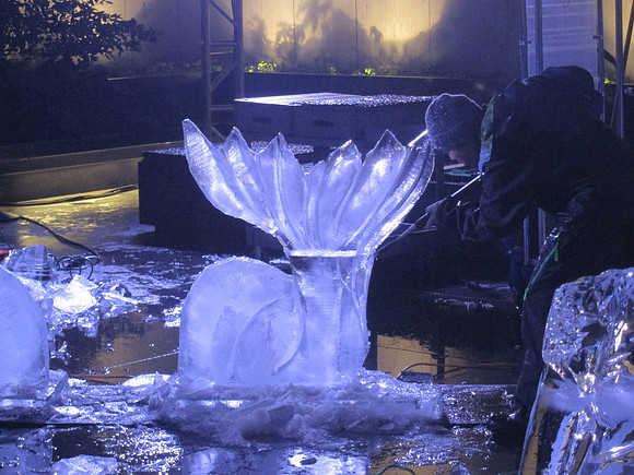 Ice sculpting, Grace Plaza