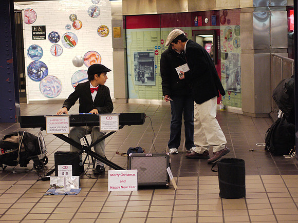 Busker, 8th Avenue 42nd Street station