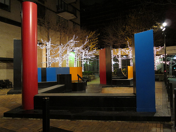 Christmas lights, Gracie Mews Plaza