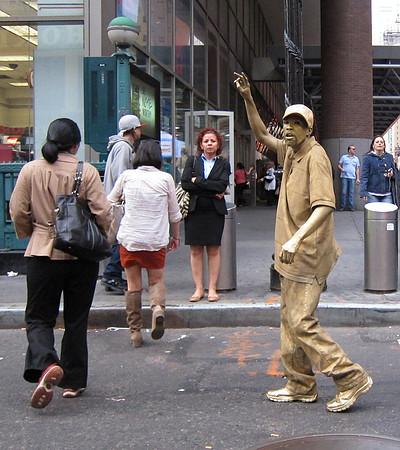 Living statue gets off work