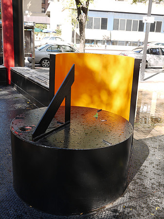 Sundial, Gracie Mews Plaza