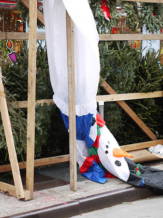 Inflatable snowman St. Peter