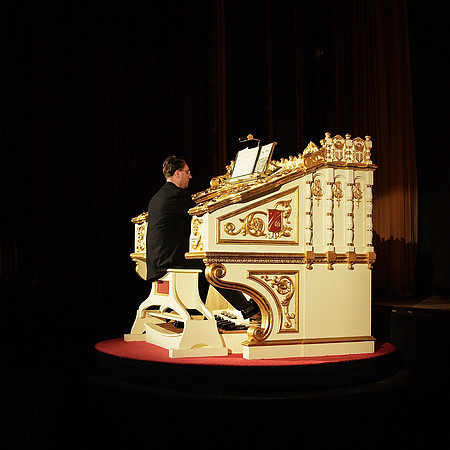 Wonder Morton Organ at the Loew's Jersey Theater
