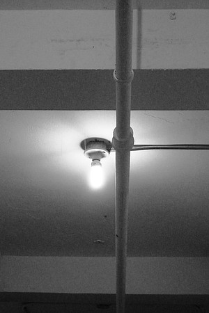 ceiling lighbulb