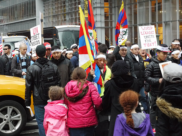 Counterflow (Free Tibet march meets pedestrian traffic, 6th Avenue and 42nd Street)