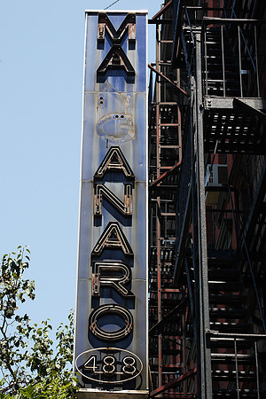 Manganero's sign, after closing