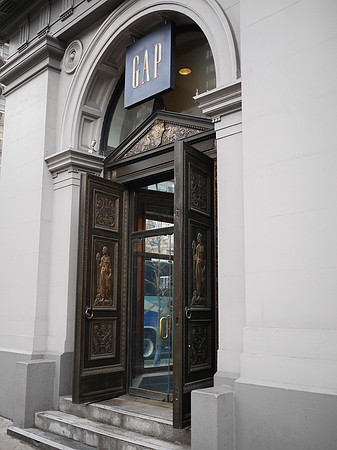 Doors of the Yorkville Bank building