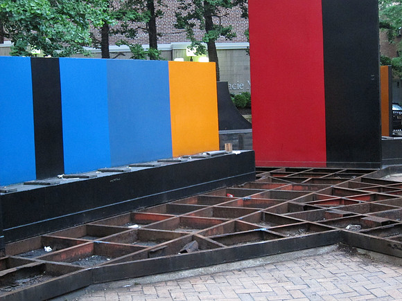 Gracie Mews Plaza, beginning of renovation